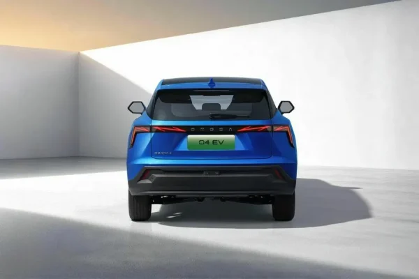 OMODA 04
